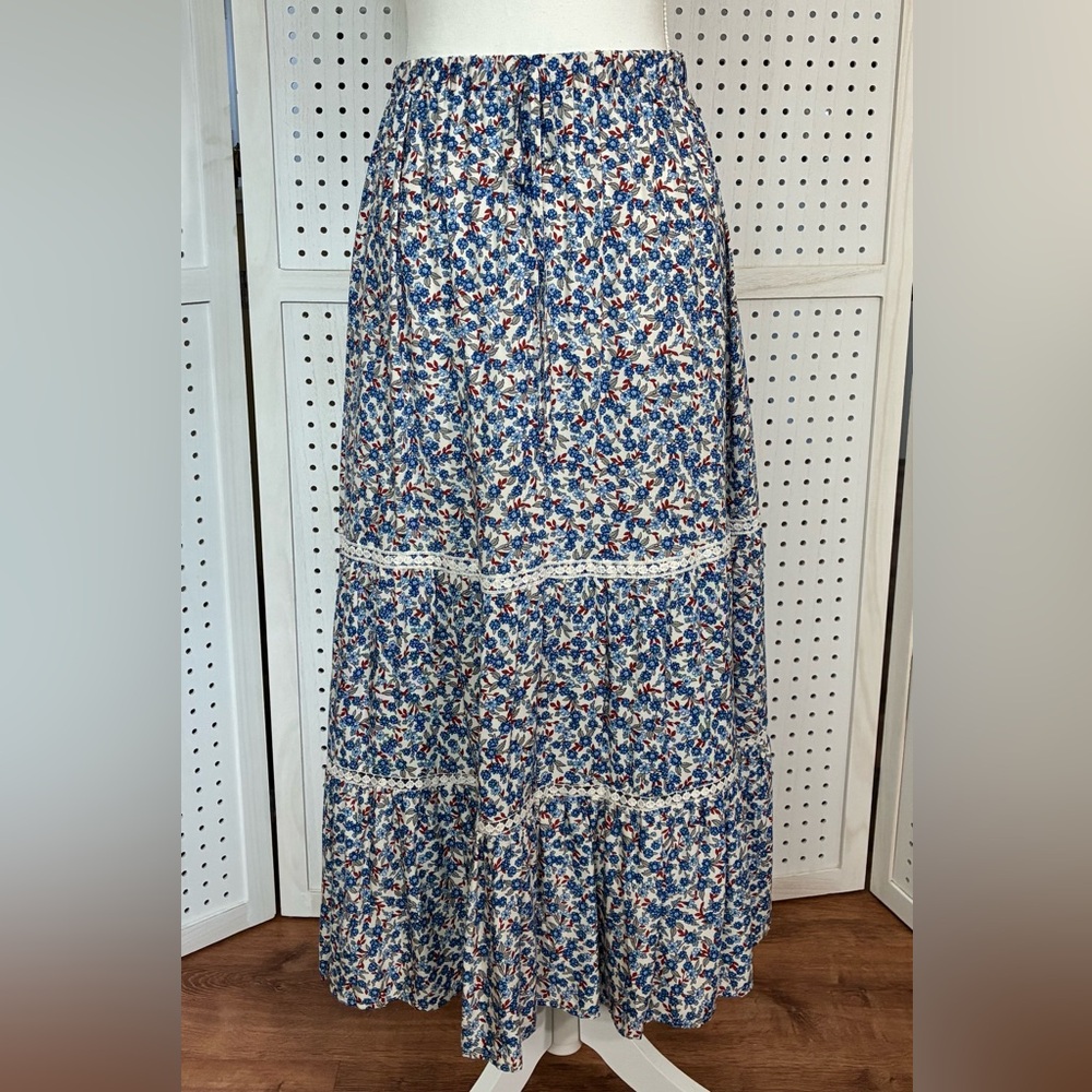 Indigo Rose Floral Blue Skirt. No size tag. Small/medium